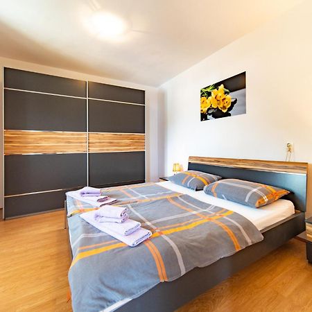 Apartments Lores Rab Town Exterior photo