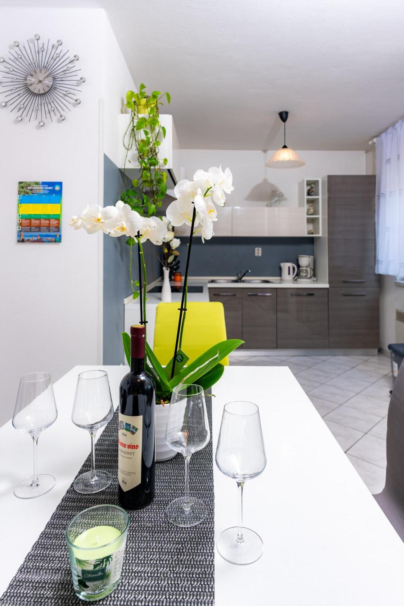 Apartments Lores Rab Town Exterior photo