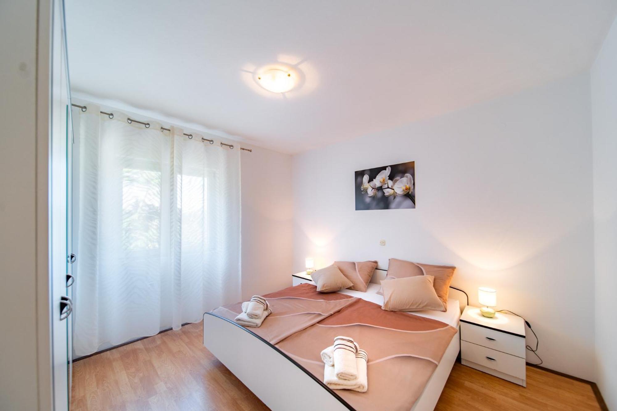 Apartments Lores Rab Town Exterior photo
