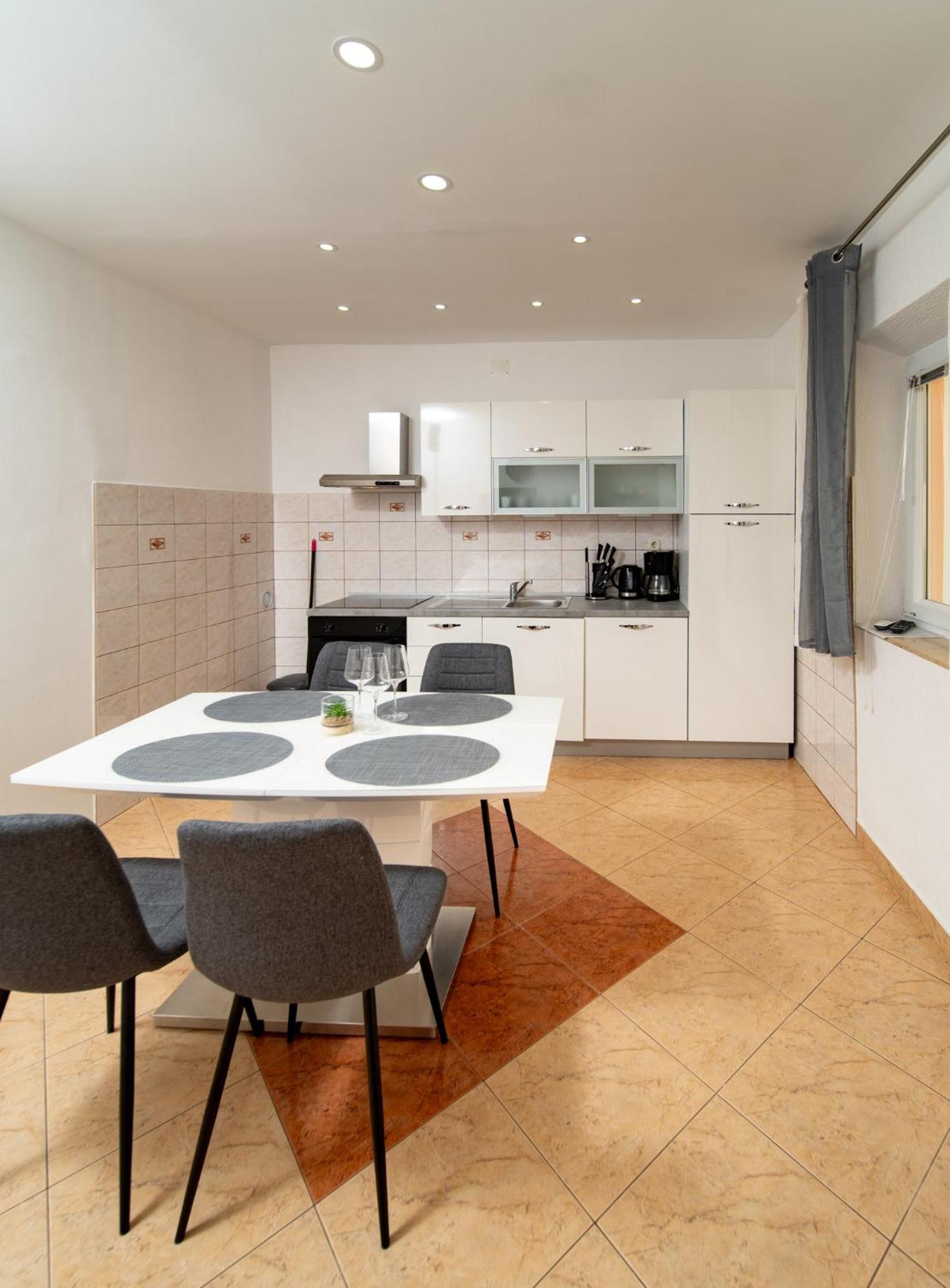Apartments Lores Rab Town Exterior photo