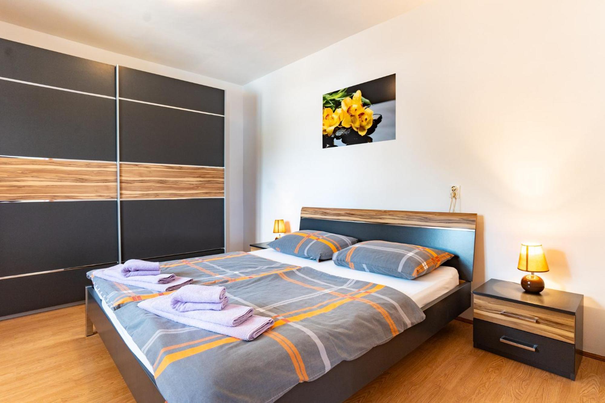Apartments Lores Rab Town Exterior photo