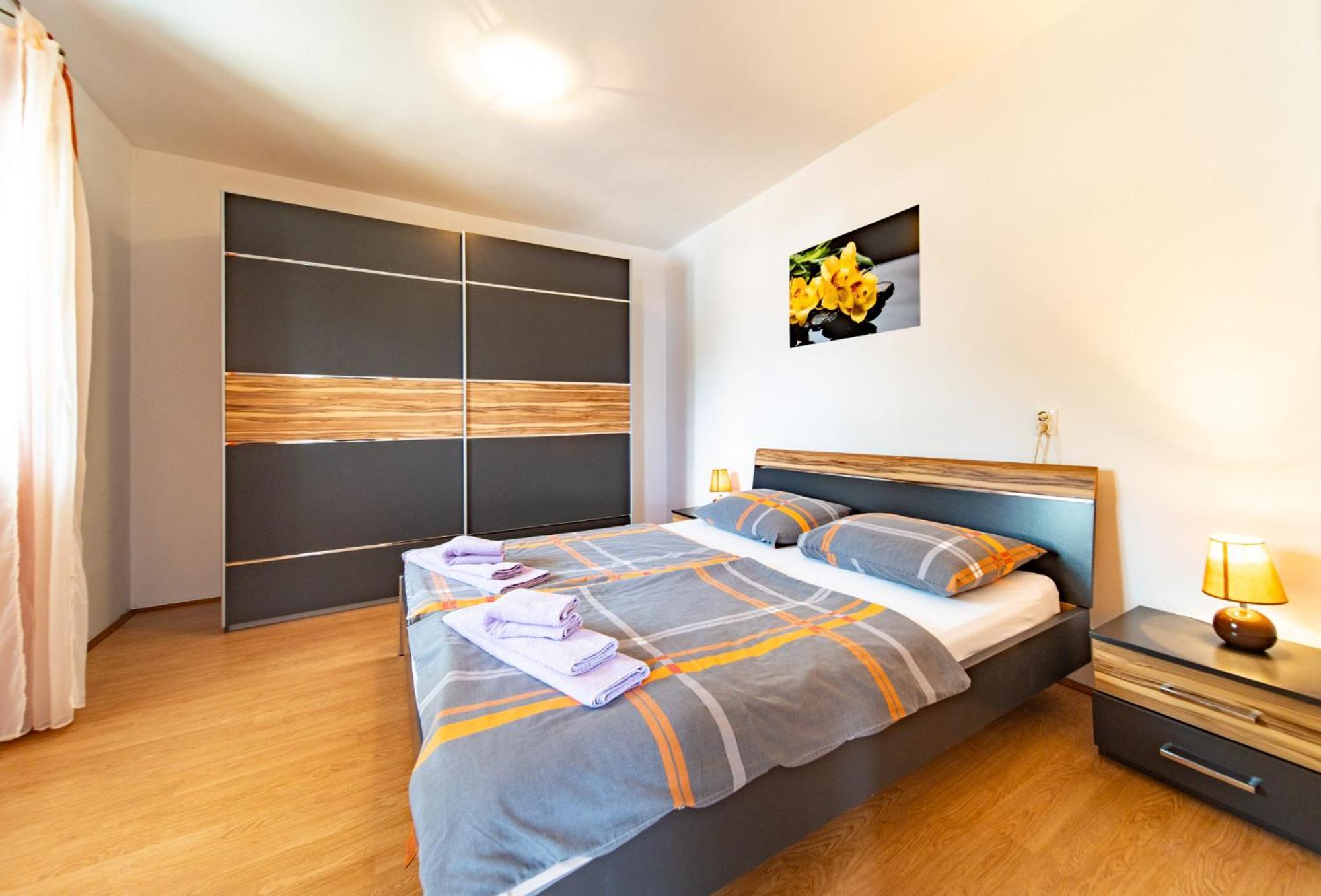 Apartments Lores Rab Town Exterior photo